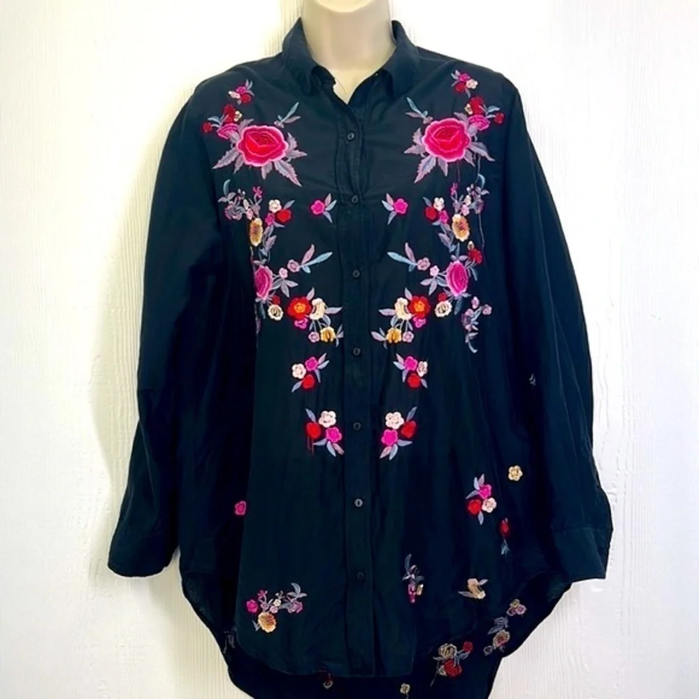 Zara - Premium Denim Collection Black Embroidered Floral Button Down Size S